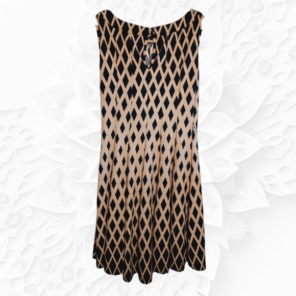 Haani Petite Sleeveless‎ Tan And Black Geometric Design Midi Dress - Picture 5 of 5